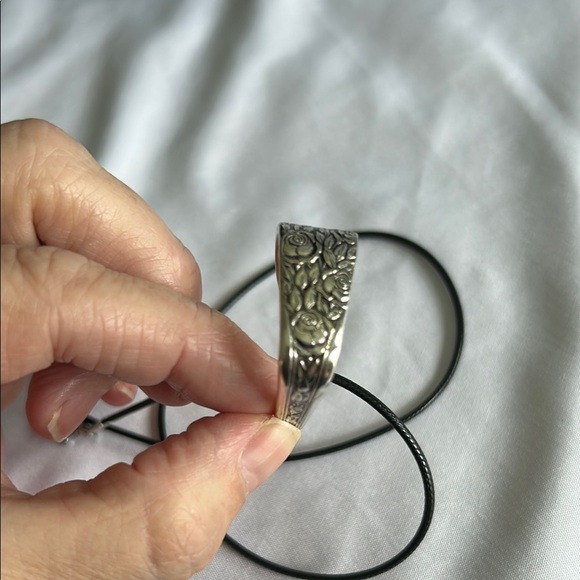 Oneida Stainless Steel Heart Pendant Necklace - Picture 13 of 13